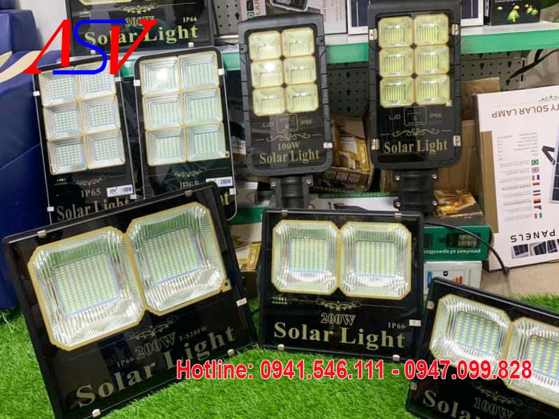 Đèn LED pha năng lượng mặt trời nhiều công suất khác nhau